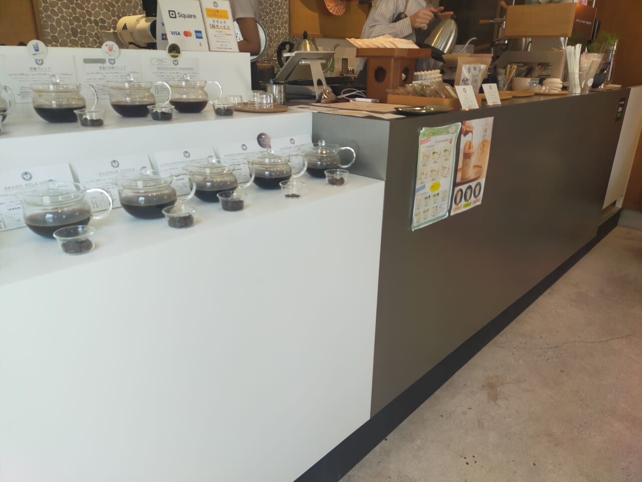 FUKUSUKE COFFEE ROASTERYの店内