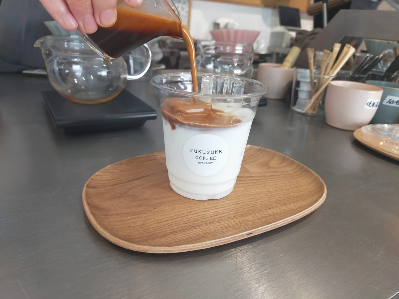 FUKUSUKE COFFEE ROASTERYのアイスカフェラテ