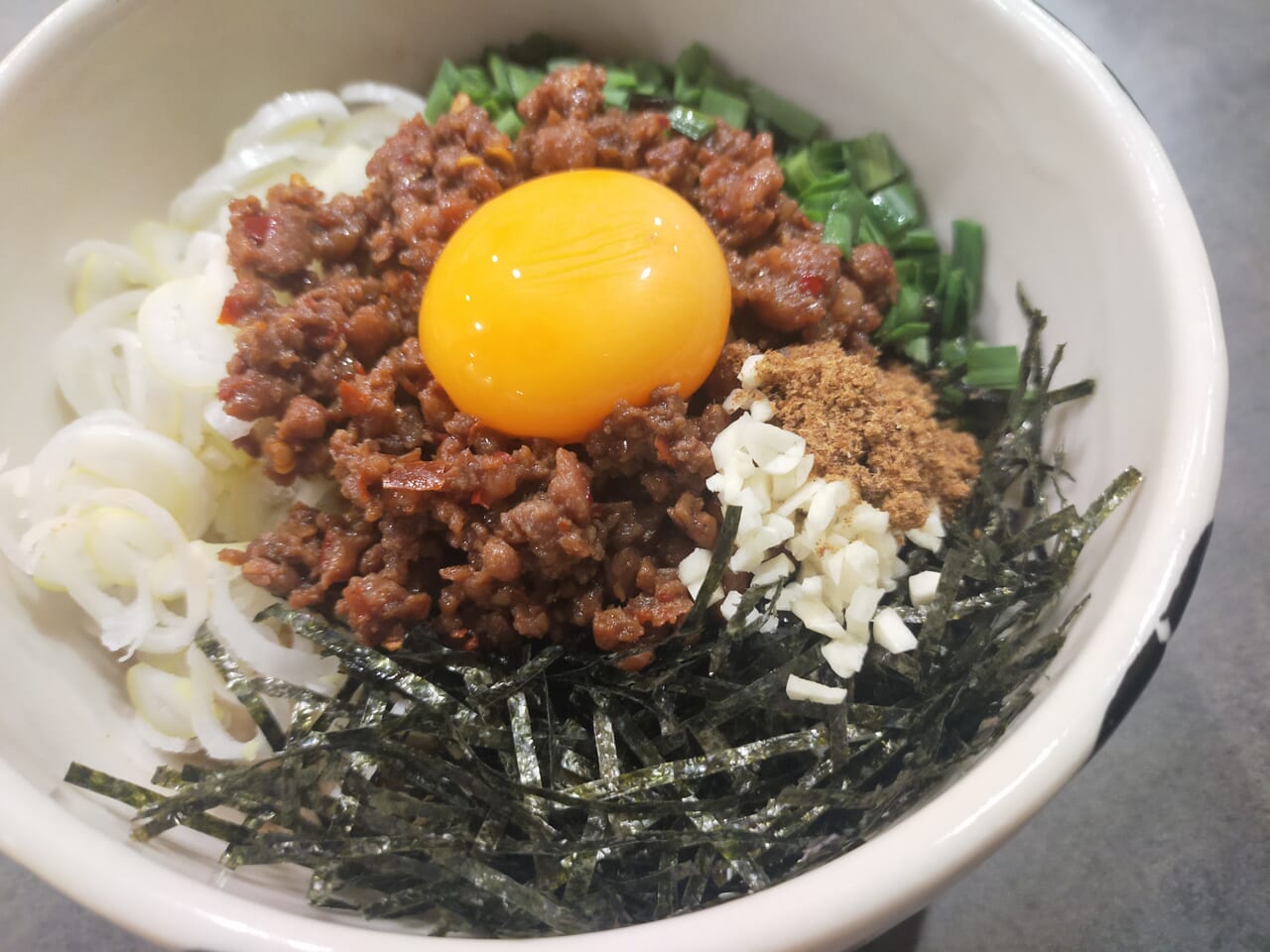 麺屋くろ松の自動販売機の台湾まぜそば