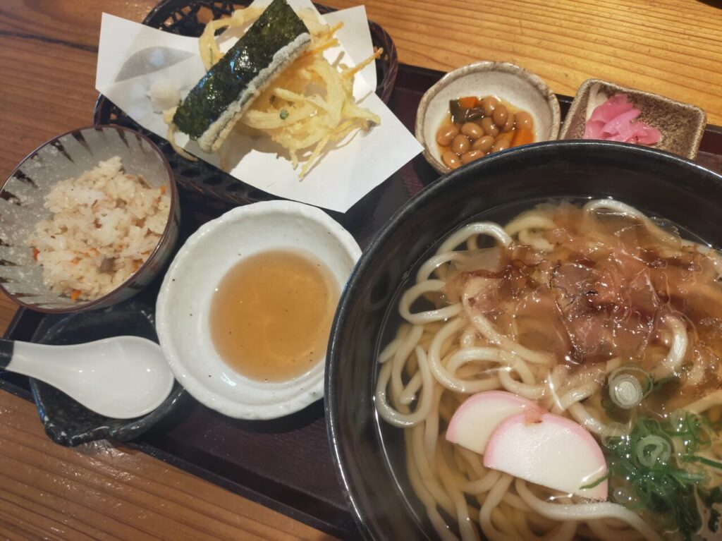 うどん圓山のうどん定食