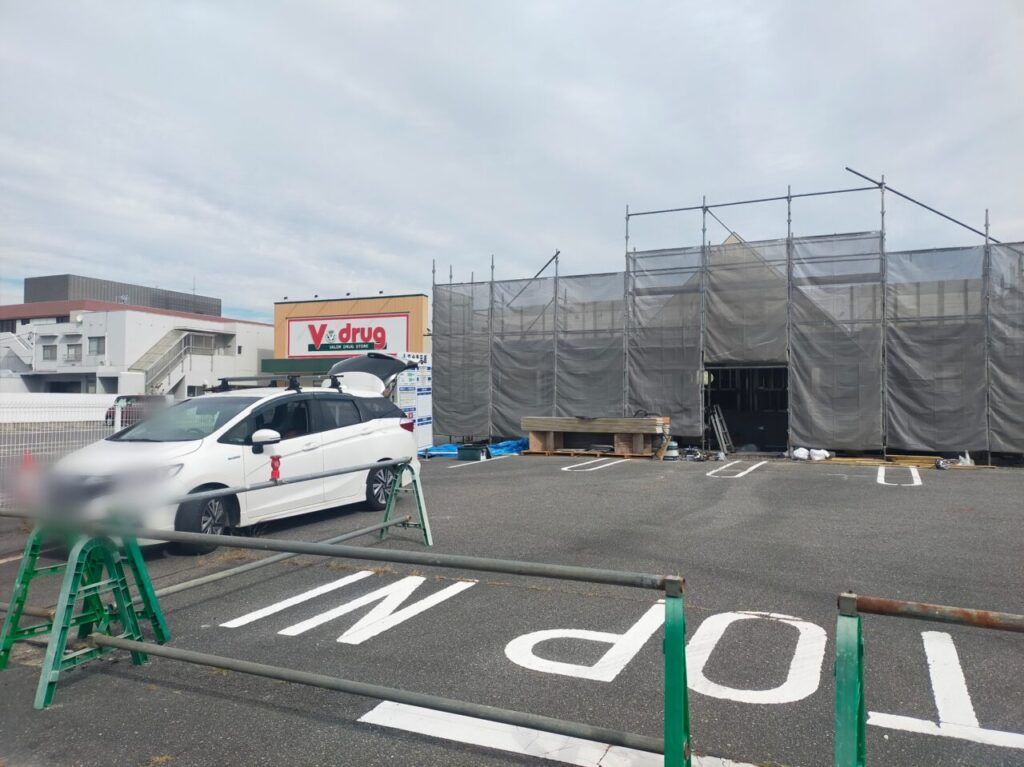 横山町の建設中の建物