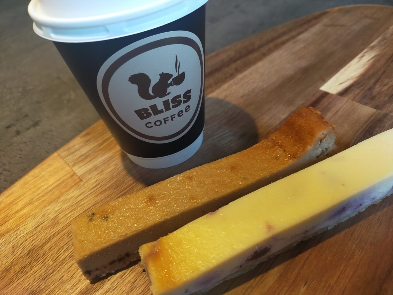 BLISS COFFEEの珈琲とチーズケーキ