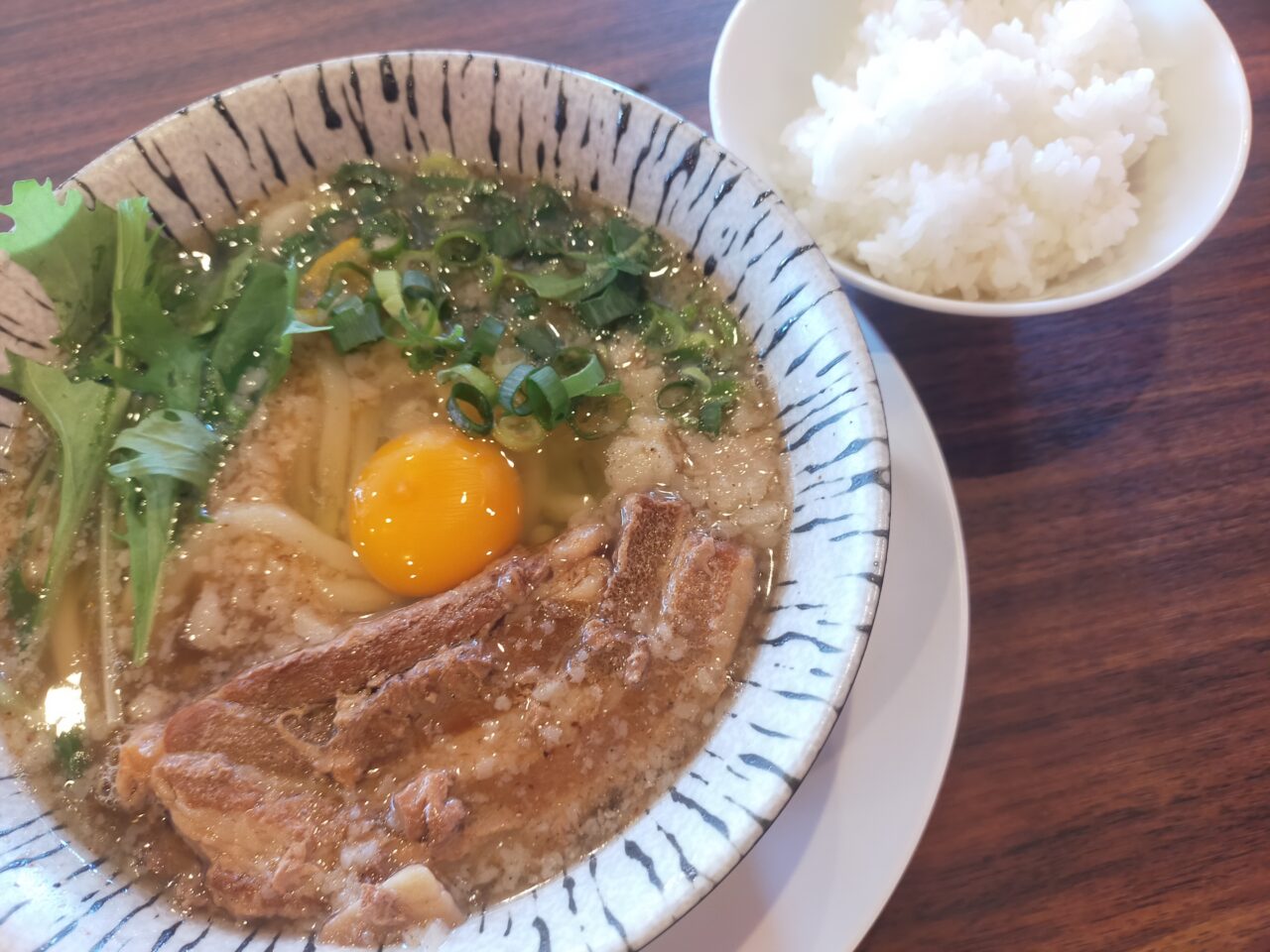 煮豚月見うどん中西製作所 安城本店のうどん