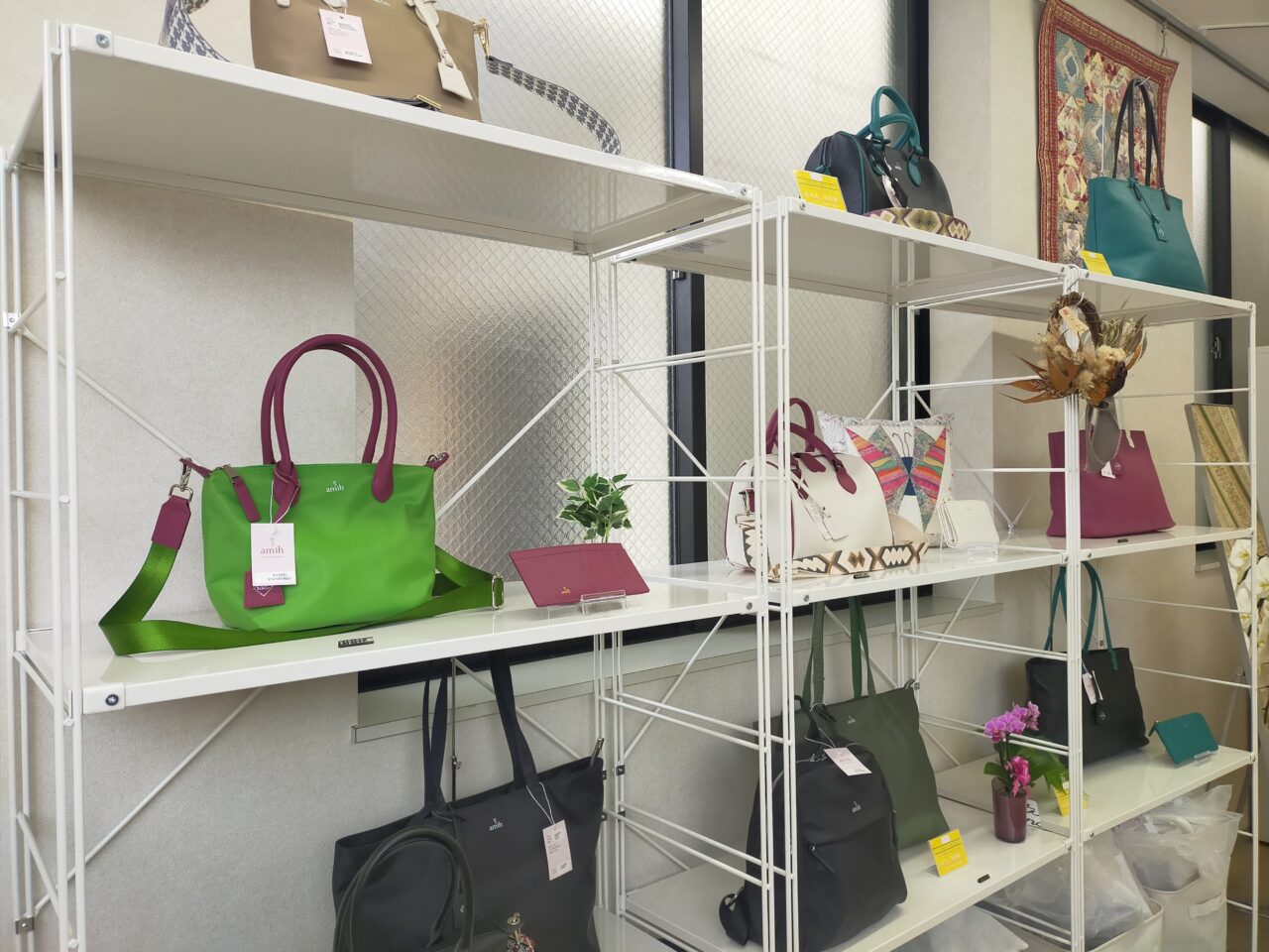 amihのバッグと財布