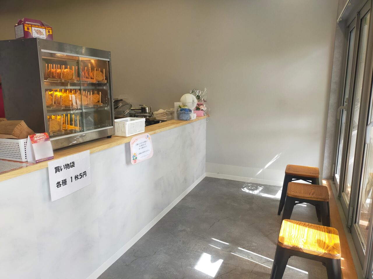 甲賀米粉たい焼き安城店の店内